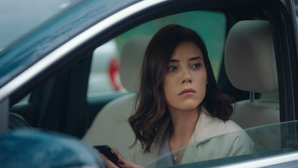 Asya, jouée par Cansu Dere, dans la série La Vengeance d'une Femme.