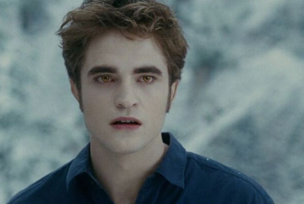 « Elle est complètement folle » : pourquoi Robert Pattinson a-t-il taclé Stephenie Meyer, l’autrice de Twilight, lors du tournage de la saga ?