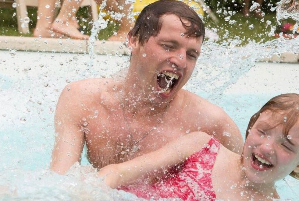 Les Chatouilles : l’histoire vraie bouleversante derrière le film