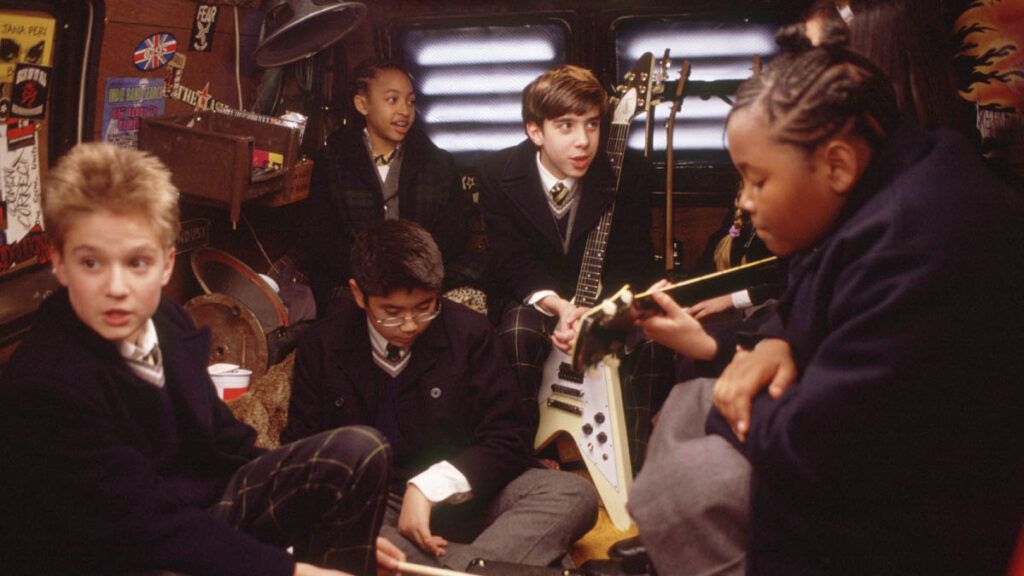 Plusieurs jeunes musiciens et acteurs dans le film Rock Academy