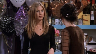 Friends saison 5, épisode 11 : cette scène coupée hilarante entre Monica et Rachel que vous n'avez pas vue