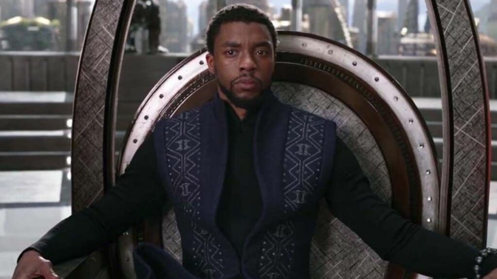 black panther / t challa sur son trone dans black panther