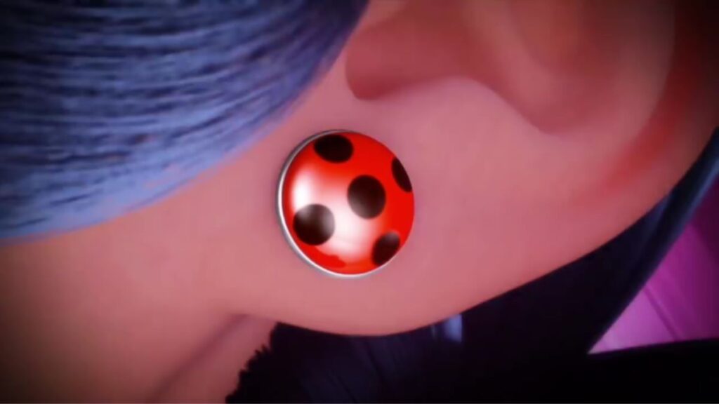 les boucles d'oreille de ladybug dans miraculous