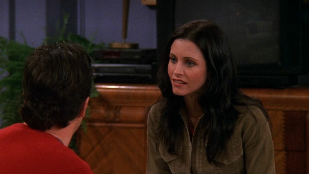 Monica et Chandler dans Friends.