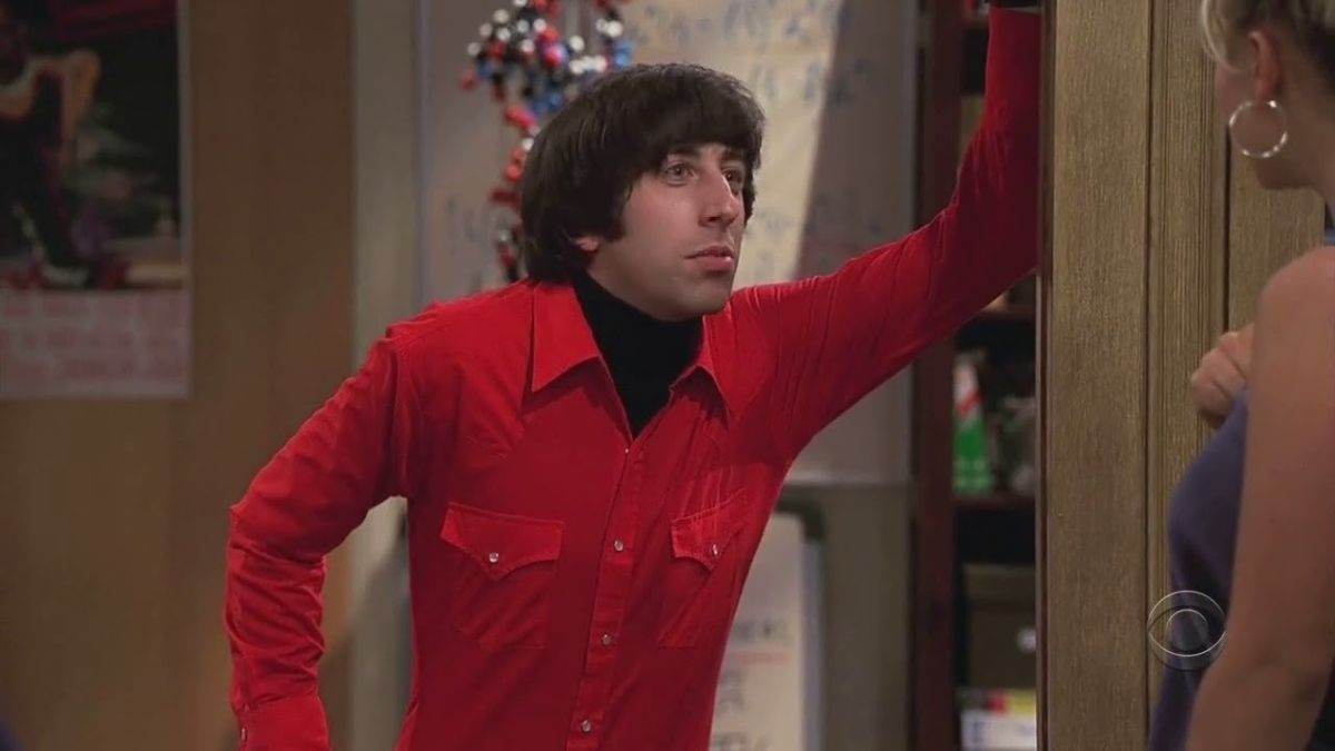 howard-wolowitz-chemise-rouge-the-big-bang-theory