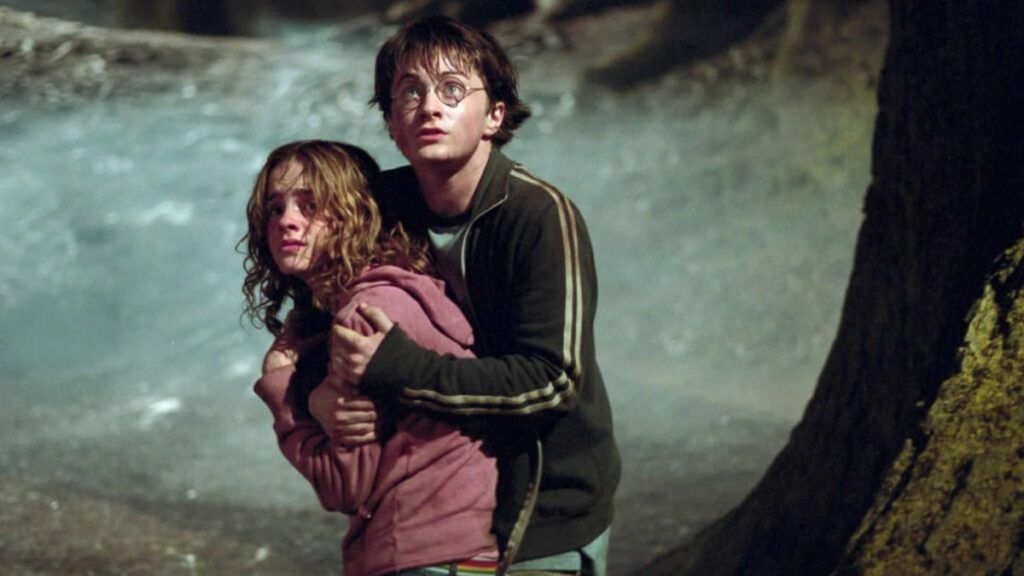Hermione et Harry dans Harry Potter et le Prisonnier d'Azkaban, joués par Emma Watson et Daniel Radcliffe