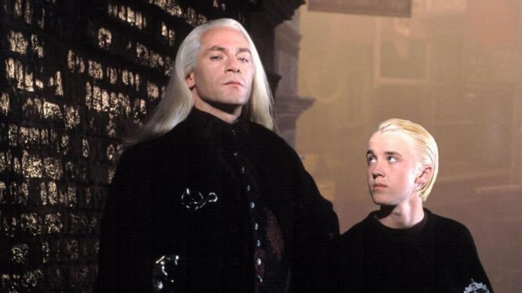 Lucius et Drago Malefoy dans Harry Potter et la Chambre des Secrets