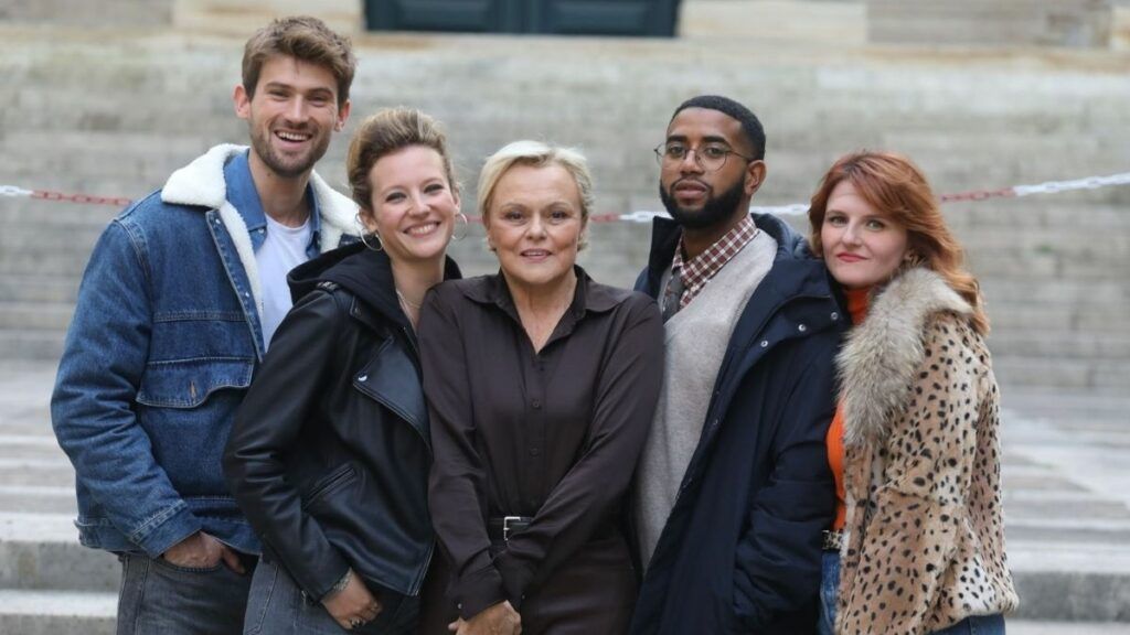 Muriel Robin et les autres acteurs de la série Master Crimes pour TF1.