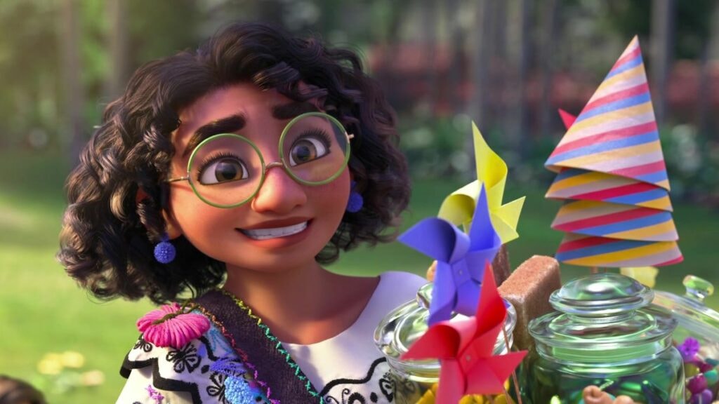 Mirabel Madrigal dans Encanto film Disney