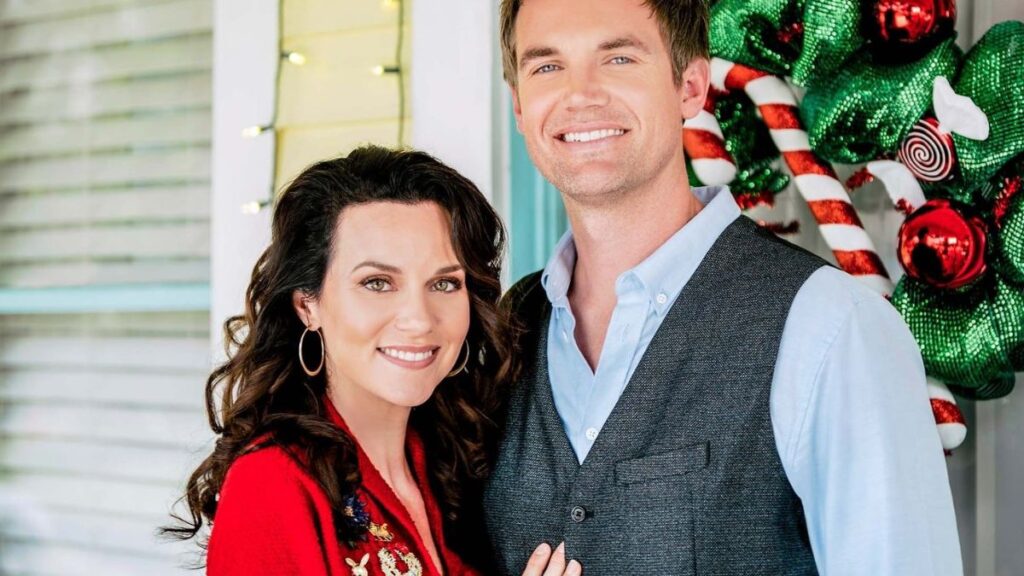 Hilarie Burton et Tyler Hilton dans le téléfilm de Noël Un Baiser pour Noël.