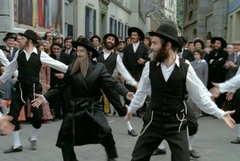 Quiz Rabbi Jacob : tu restes coincé dans l’usine de chewing-gum si tu ne complètes pas ces 7 répliques