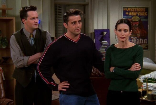 Friends : aviez-vous remarqué cette incohérence sur Chandler dans l’épisode 16 de la saison 10 ?