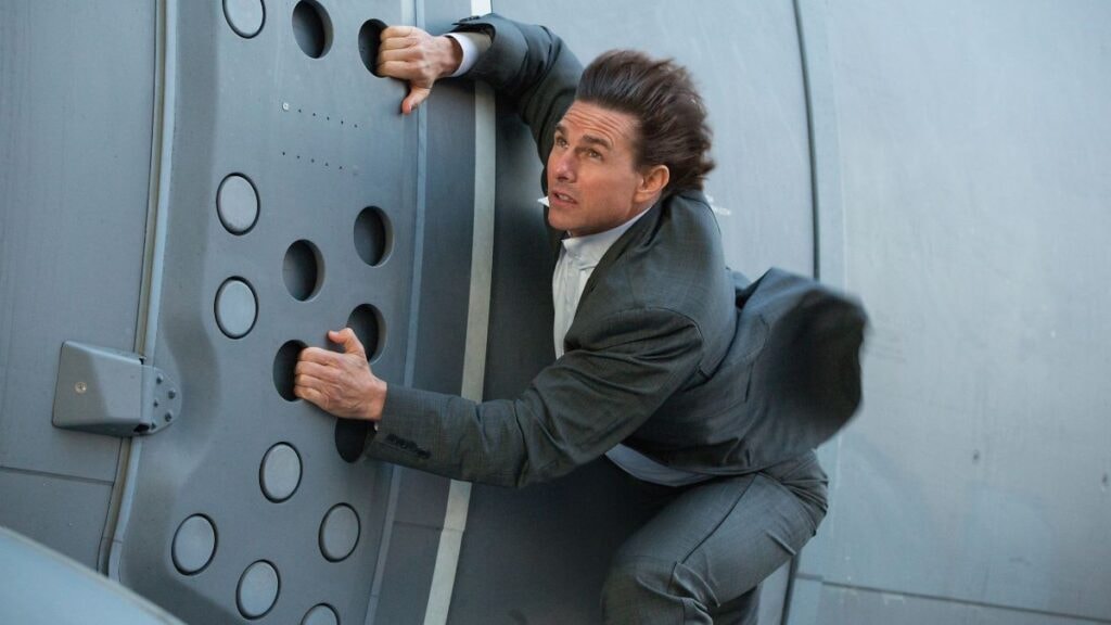 Ethan Hunt accroché à un Airbus dans Mission Impossible: Rogue Nation