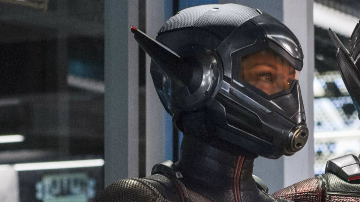 la-guepe-the-wasp-avec-casque_-masque