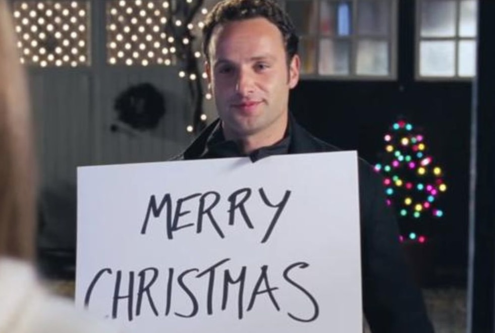 Love Actually : Richard Curtis reconnaît que la scène des pancartes est un peu « bizarre »