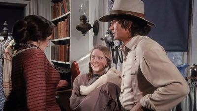 La Petite Maison dans la Prairie saison 4 : saviez-vous que Melissa Gilbert portait un plâtre dans l’épisode 17 ?