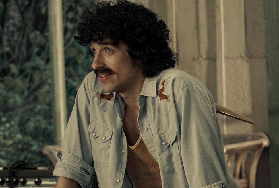 Daisy Jones and The Six : l’acteur Sebastian Chacon accusé d’agression sexuelle par trois femmes