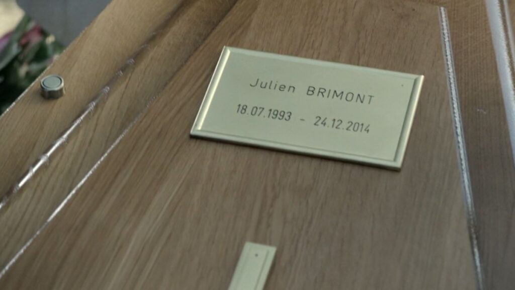 La tombe de Julien Brimont dans la série Clem.