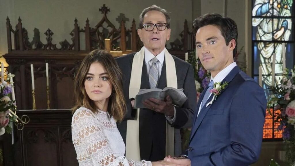 Aria et Ezra dans la série Pretty Little Liars