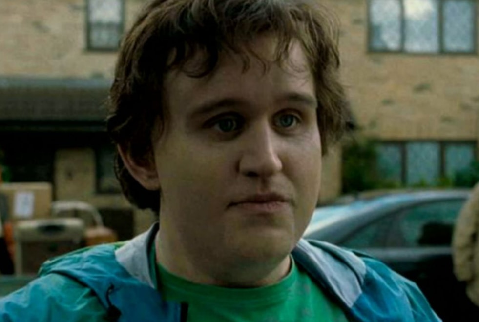 Harry Potter et les Reliques de la Mort partie 1 : pourquoi Harry Melling (Dudley) porte-t-il des prothèses dans le film ?