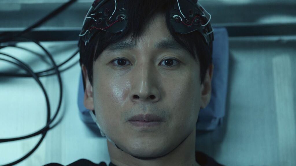 Lee Sun-kyun dans la série Dr Brain.