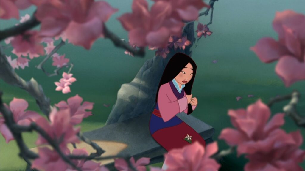Mulan se touche les cheveux dans le film Disney
