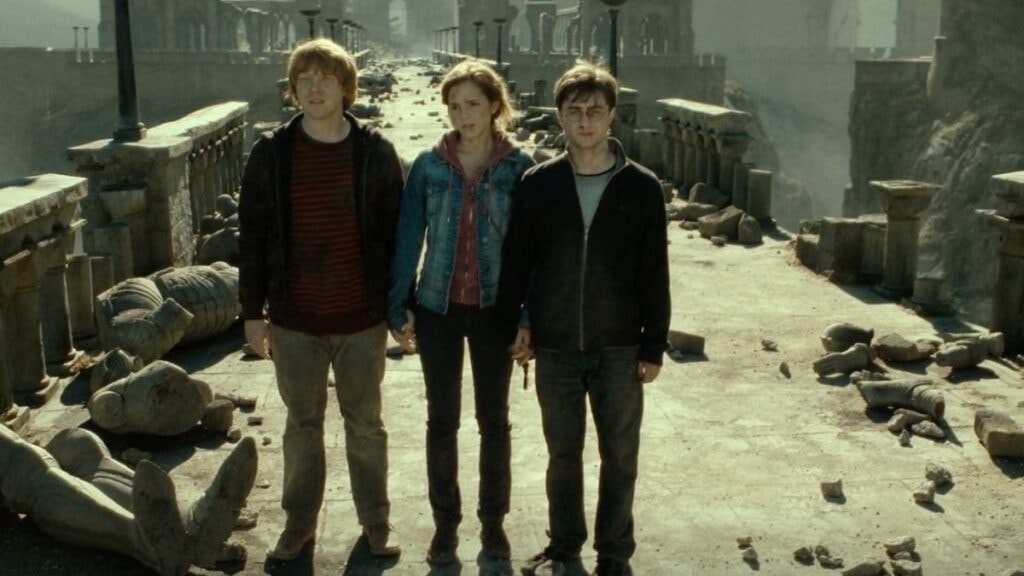 ron, hermione et harry à la fin de harry potter et les reliques de la mort partie 2