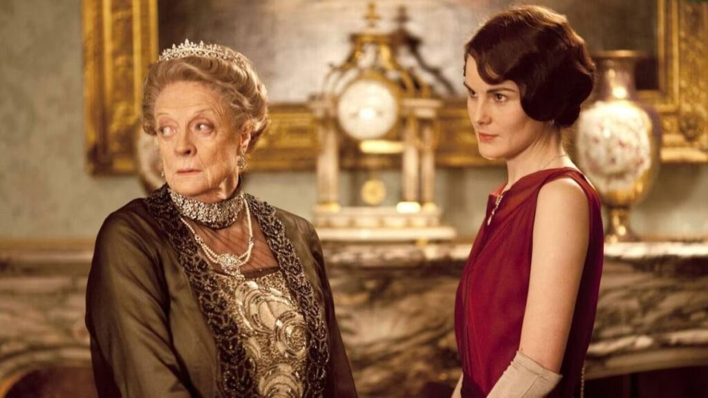 violet et mary crawley dans la série downton abbey