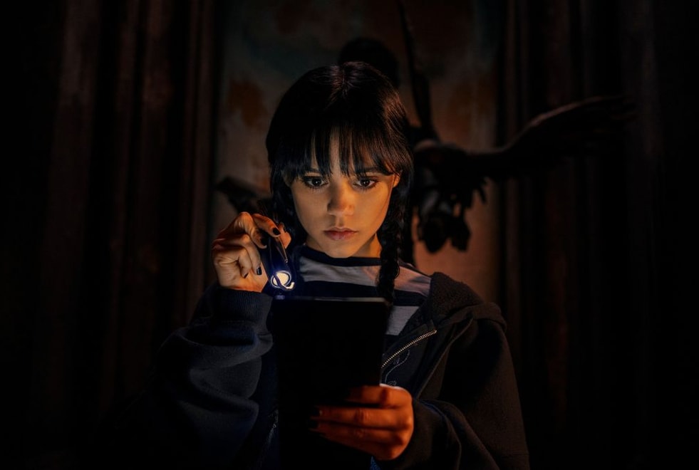 Mercredi : Jenna Ortega promet une saison 2 avec plus d’action et d’horreur