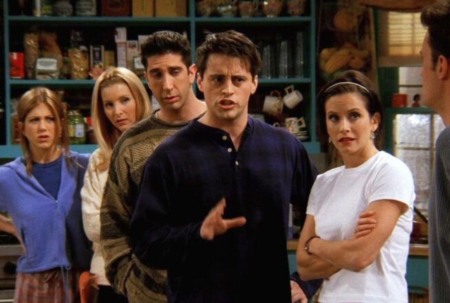 Friends : aviez-vous remarqué que cette actrice était enceinte dans cet épisode ? 