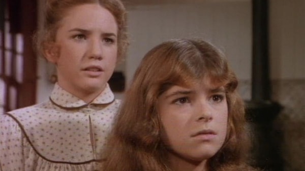 laura-ingalls-eet-sylvia-webb-dans-la-petite-maison-dans-la-prairie