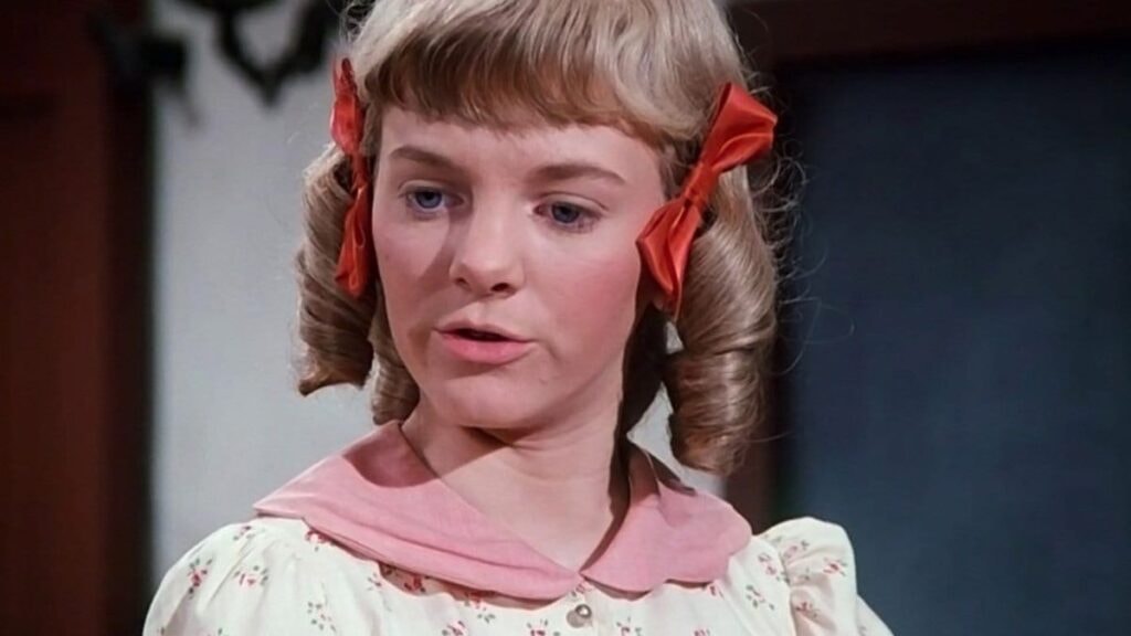 alison arngrim dans le rôle de nellie oleson dans la petite maison dans la prairie