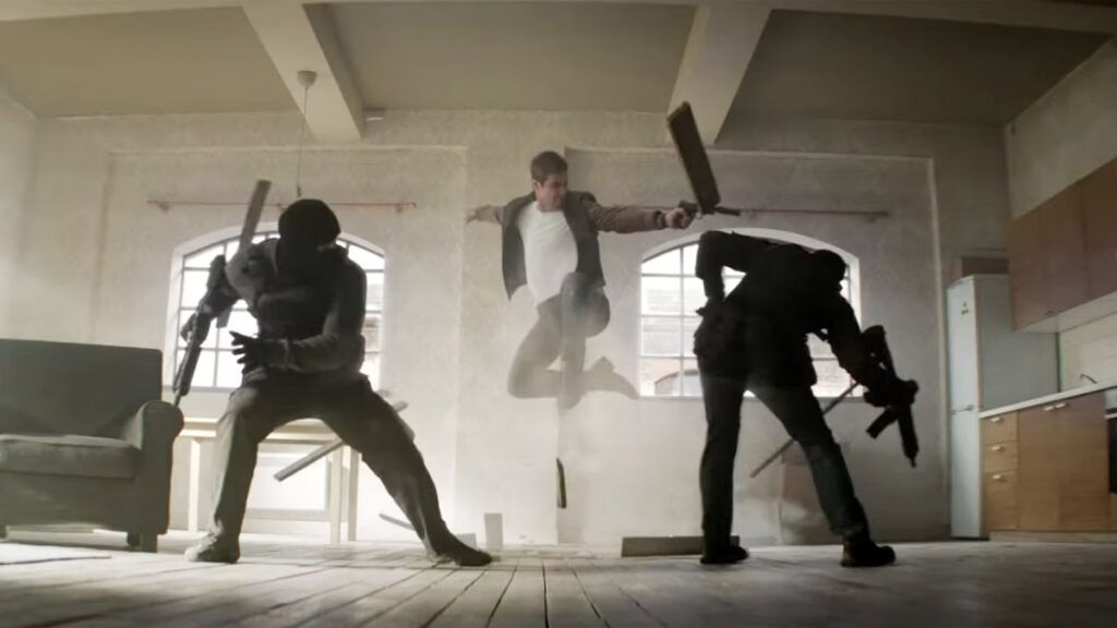 Sam Rockwell dans une scène de combat du film Argylle, inspirée par Brad Allan