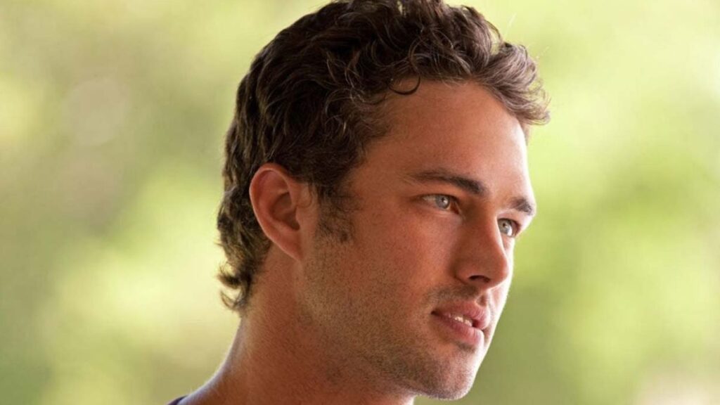 Taylor Kinney joue Mason Lockwood dans The Vampire Diaries.