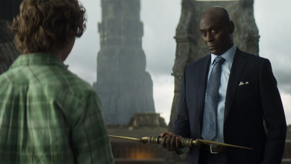 Zeus joué par Lance Reddick dans Percy Jackson et les Olympiens