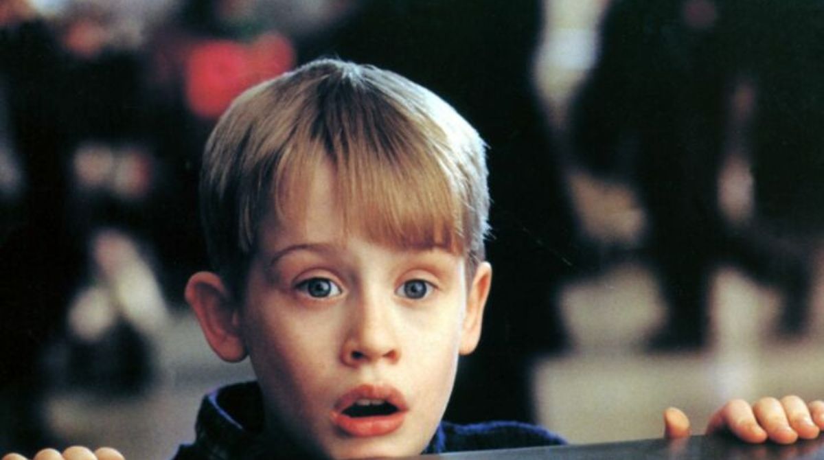 « J’ai envie d’insulter personne, mais… » Le réalisateur de Maman j’ai raté l’avion critique violemment la saga