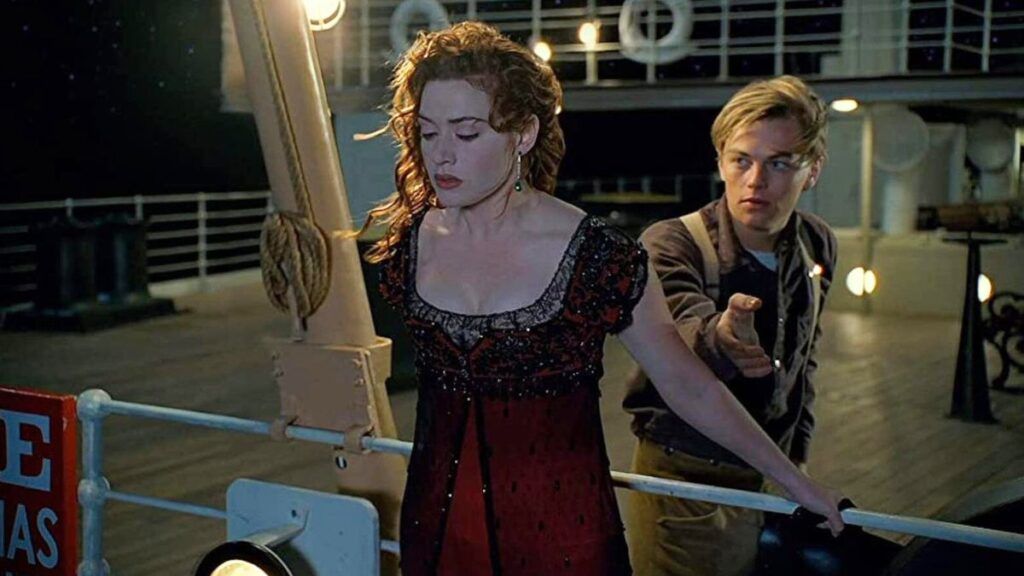 Jack empêche Rose de sauter dans Titanic.