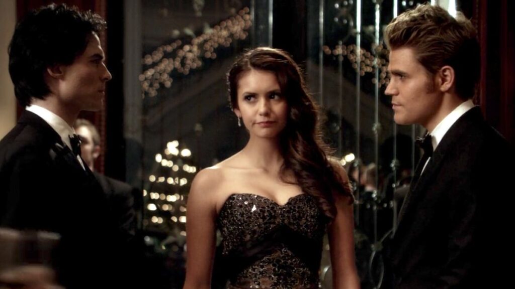Damon, Elena et Stefan dans The Vampire Diaries.