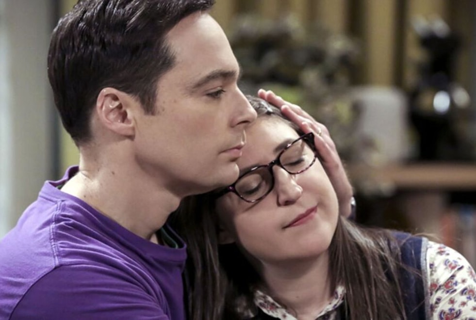 The Big Bang Theory : pourquoi Mayim Bialik (Amy) n’apparaît-elle pas beaucoup à la fin de la saison 8 ?