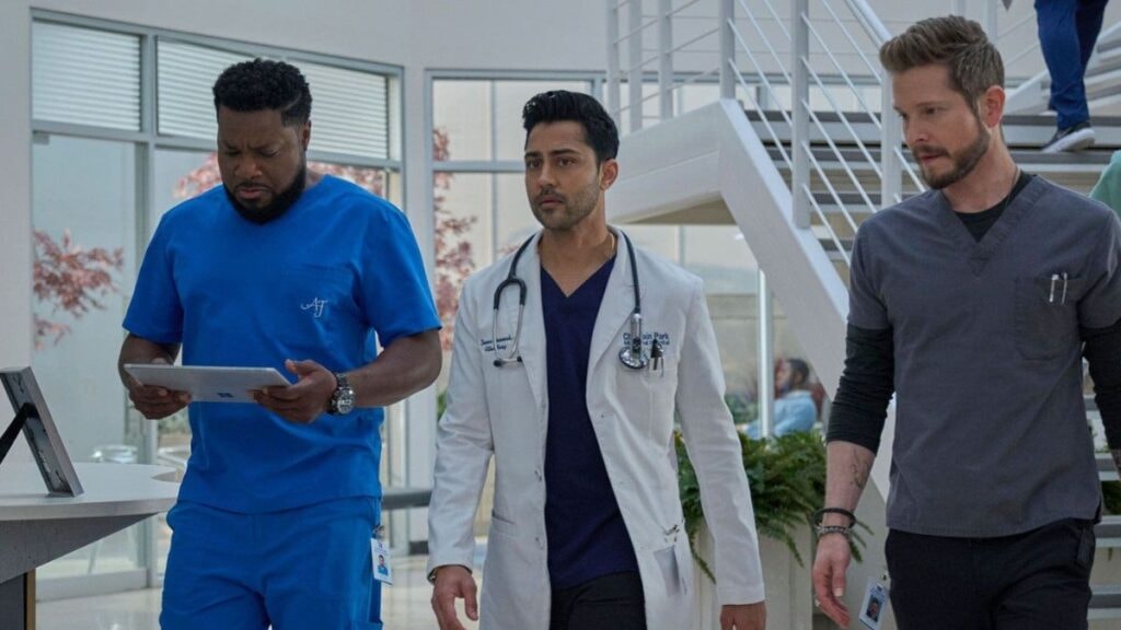 Aj Austin, Devon Pravesh et Conrad Hawkins dans la série The Resident