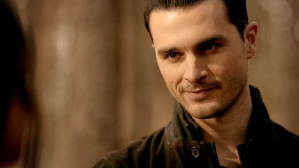 Michael Malarkey a joué Enzo St John dans The Vampire Diaries.