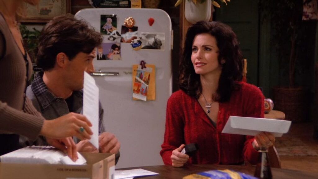Monica et Chandler dans la saison 1 de Friends.
