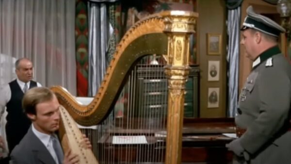 macintosh-harpe-la-grande-vadrouille