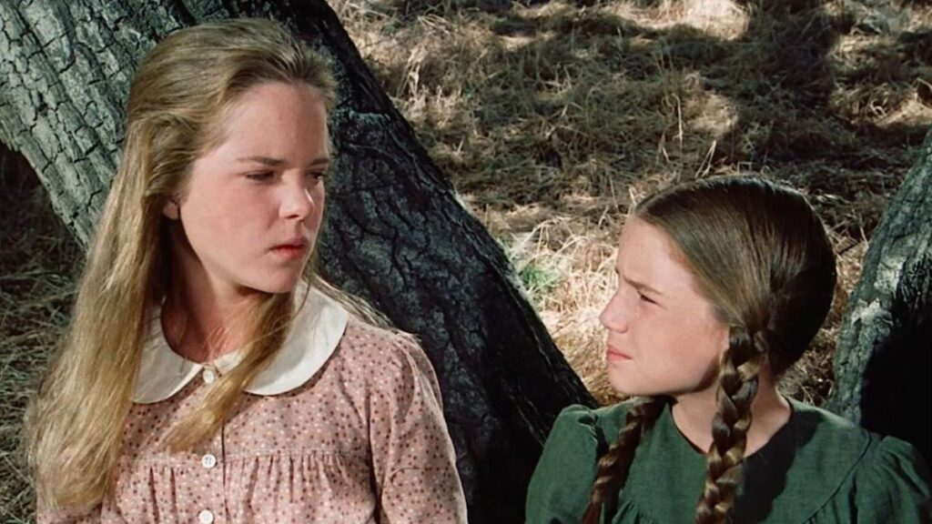 Mary et Laura Ingalls dans La Petite Maison dans la Prairie.