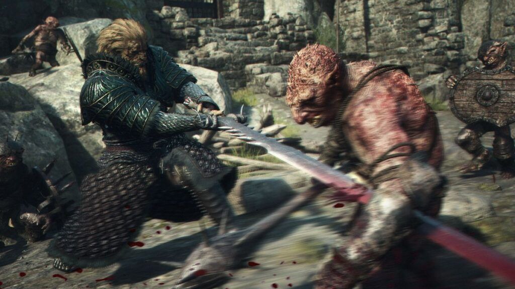 Un personnage attaquant un gobelin au corps à corps avec une épée a deux mains dans le jeu video Dragon's Dogma 2