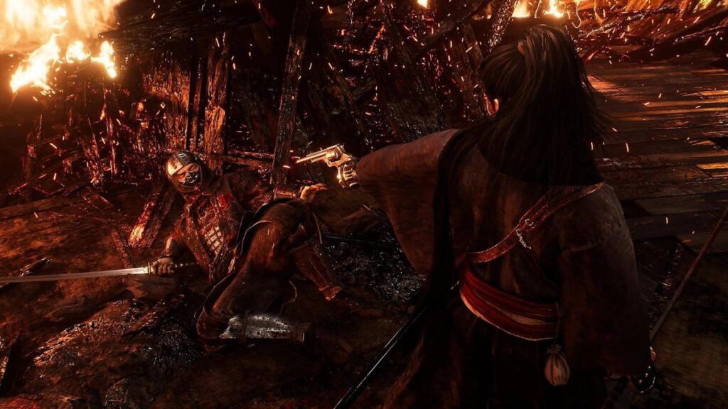Le protagoniste visant un samouraï à terre avec son pistolet dans le jeu vidéo Rise of the Ronin