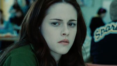 Twilight : pourquoi tout le monde connait déjà Bella lorsqu'elle arrive au lycée ? 
