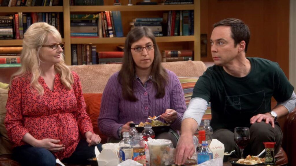 Bernadette, Amy et Sheldon dans The Big Bang Theory.