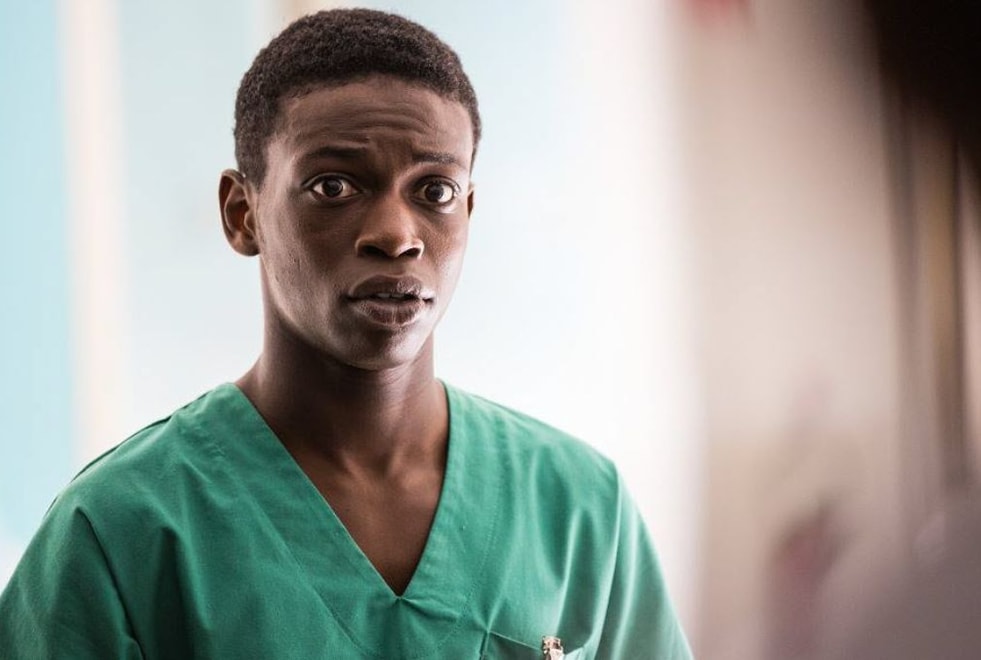 Les Bracelets Rouges saison 5 : « Ça m’a fait un peu bizarre », Azize Diabaté se confie sur le retour de Medhi