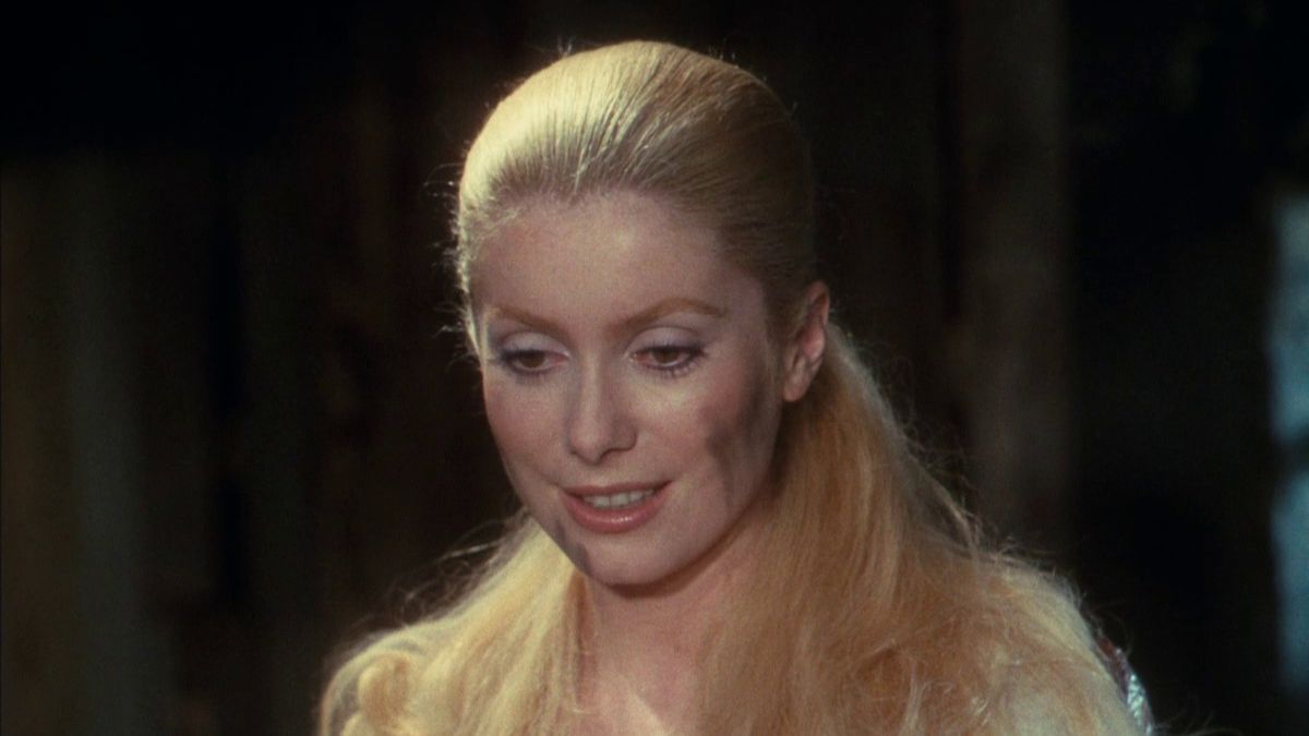 catherine-deneuve-en-peau-dane